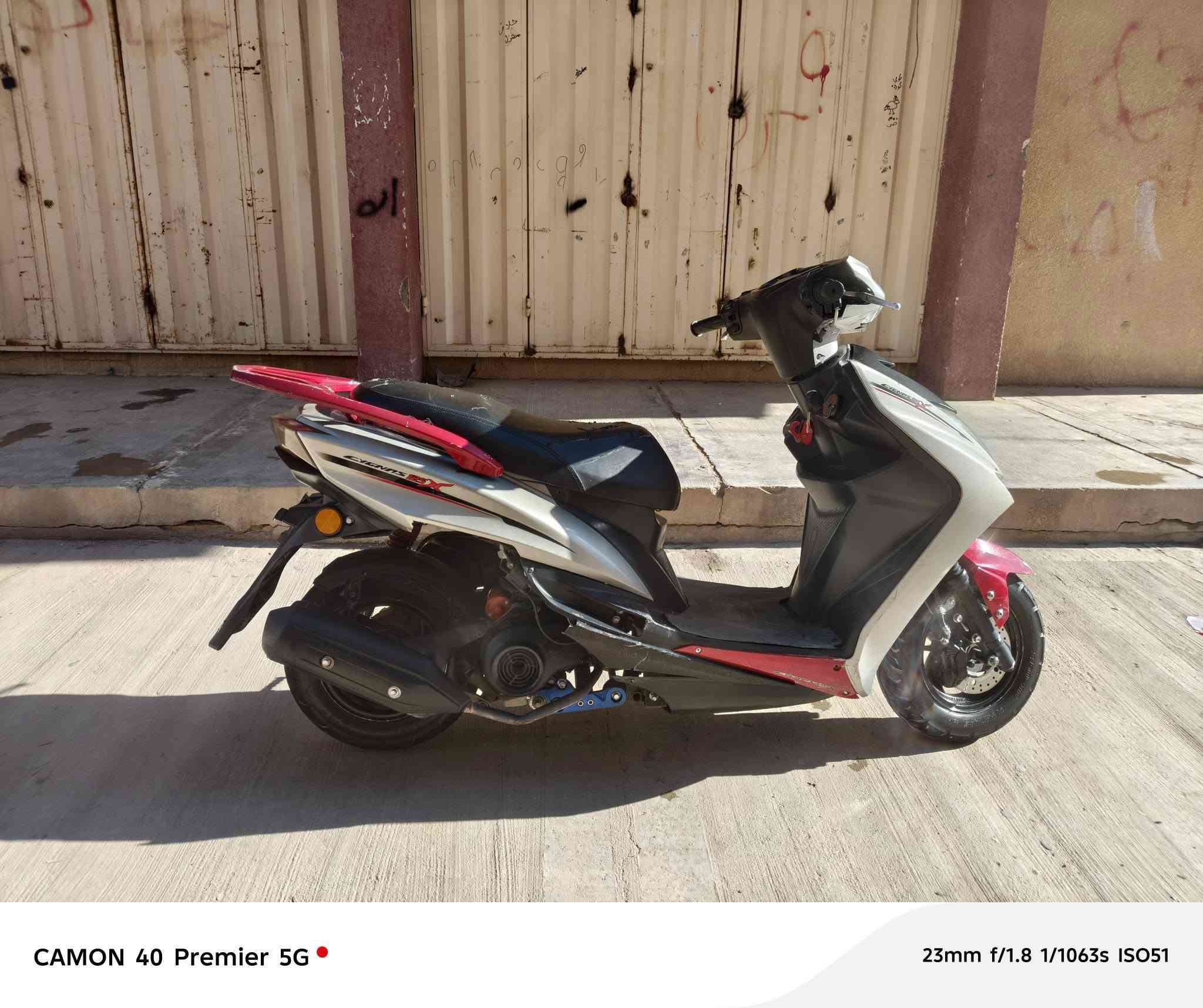 السلام عليكم
دراجه للبيع نوع سكنس (شمعه) (2020) طالع بسنه ٢٣
الدراجه مكفوله من المحرك والكير 
الكهربايات كلها شغاله 
مكاني كربلاء حي العسكري
***********
