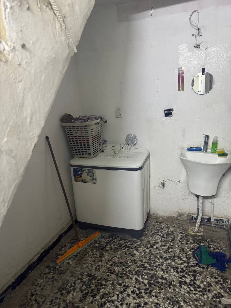 إعلان بيع منزل
منزل عكاده نظيف للبيع، بناء مرتب وجاهز للسكن، يتكون من طابقين ونصف، بتصميم عملي ومريح.

تفاصيل المنزل:

ثلاث غرف نوم

صالة واسعة

مطبخ -- خدمات

بناء نظيف ومرتب

الموقع:

الطالبيه – مقابل مدرسة الاردن - غرناطه

موقع مميز وقريب من الخدمات

المواصفات:

الجبهة: 5 أمتار -- النزال : 15

📞 السعر 225

للاستفسار والمعاينة يرجى التواصل***********

حيدر العادلي .
