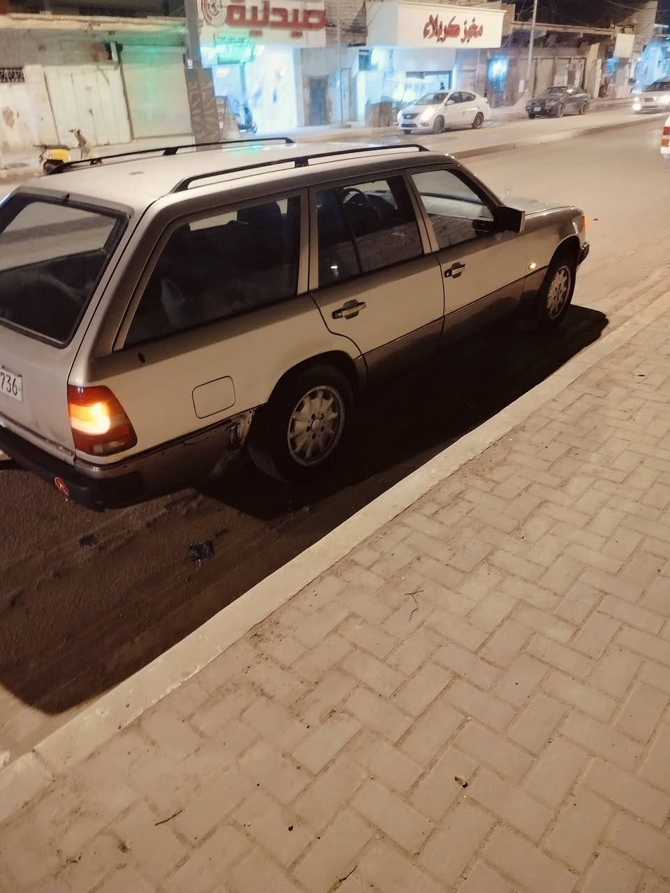 سلام عليكم للبيع او امراوس بسياره نضيفه مارسدس دب رقم بغداد دولي
صبغ عام بدون ضربه قويه  مكينه VVt3000اقتصاديه  
كير حاويه مال باجيرو ترايك وين ماتريد من الشمال للجنوب صدر خلفي وامامي جديد باسم جاري تايرات قبل شهرين شادهن السيارة حلوه ومال جناي تضرب كير وتطلع وين ميعجبك مكان السيارة بابل مسيب سعرها 43 وبيها مجال رقم الهاتف ***********
