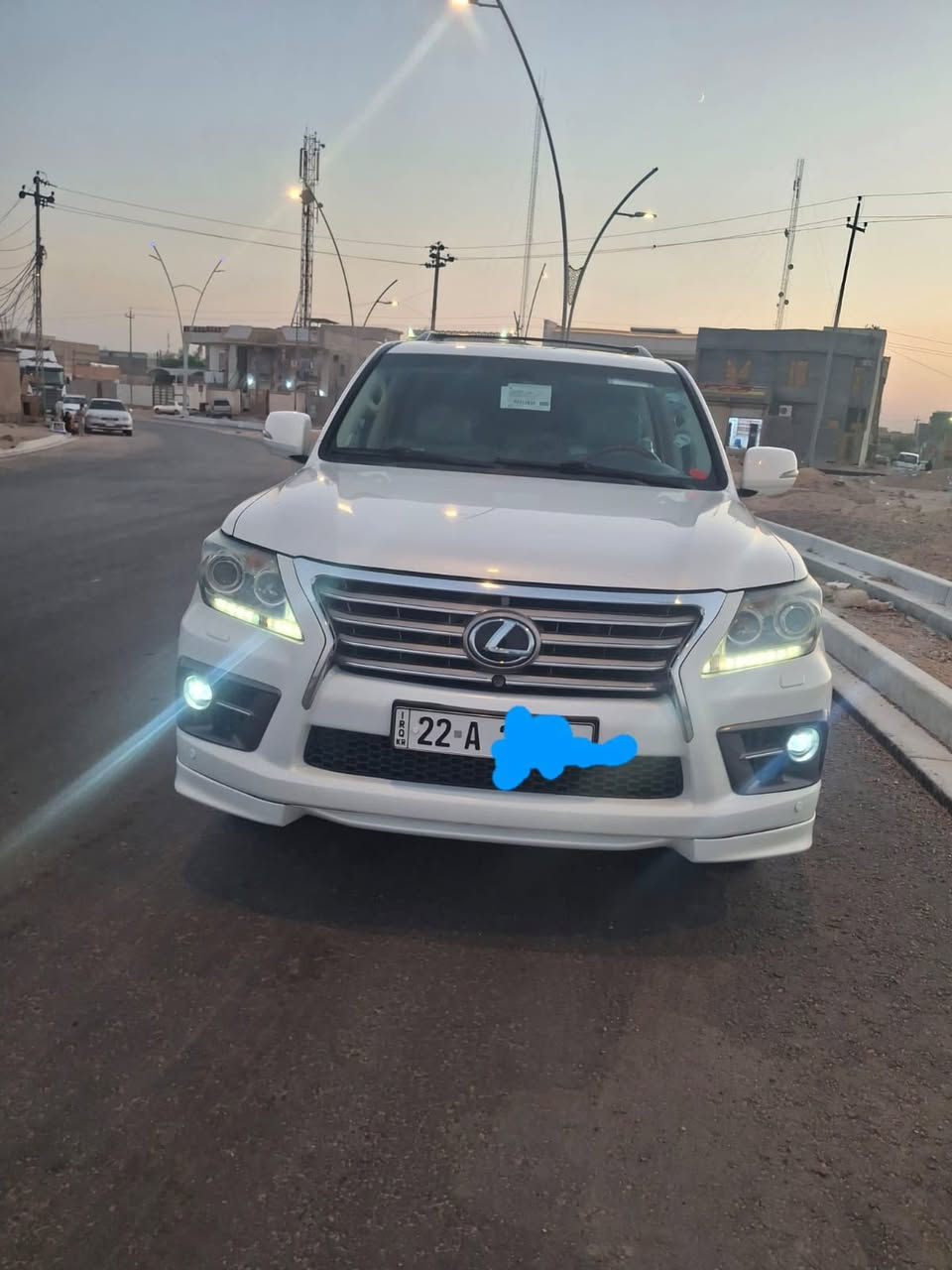 السلام عليكم
لكزز 2014 لون ابيضّ سيارة رقم أربيل باسمي سيارة ماشية 160Km سيارة كفاله موصفات فول جلد +فتحه +كامرات+ حساسات+ بصمتين+ ثلاجه+ شاشه معروف اللكزس بموصفاته
 للتواصل 
***********/***********
