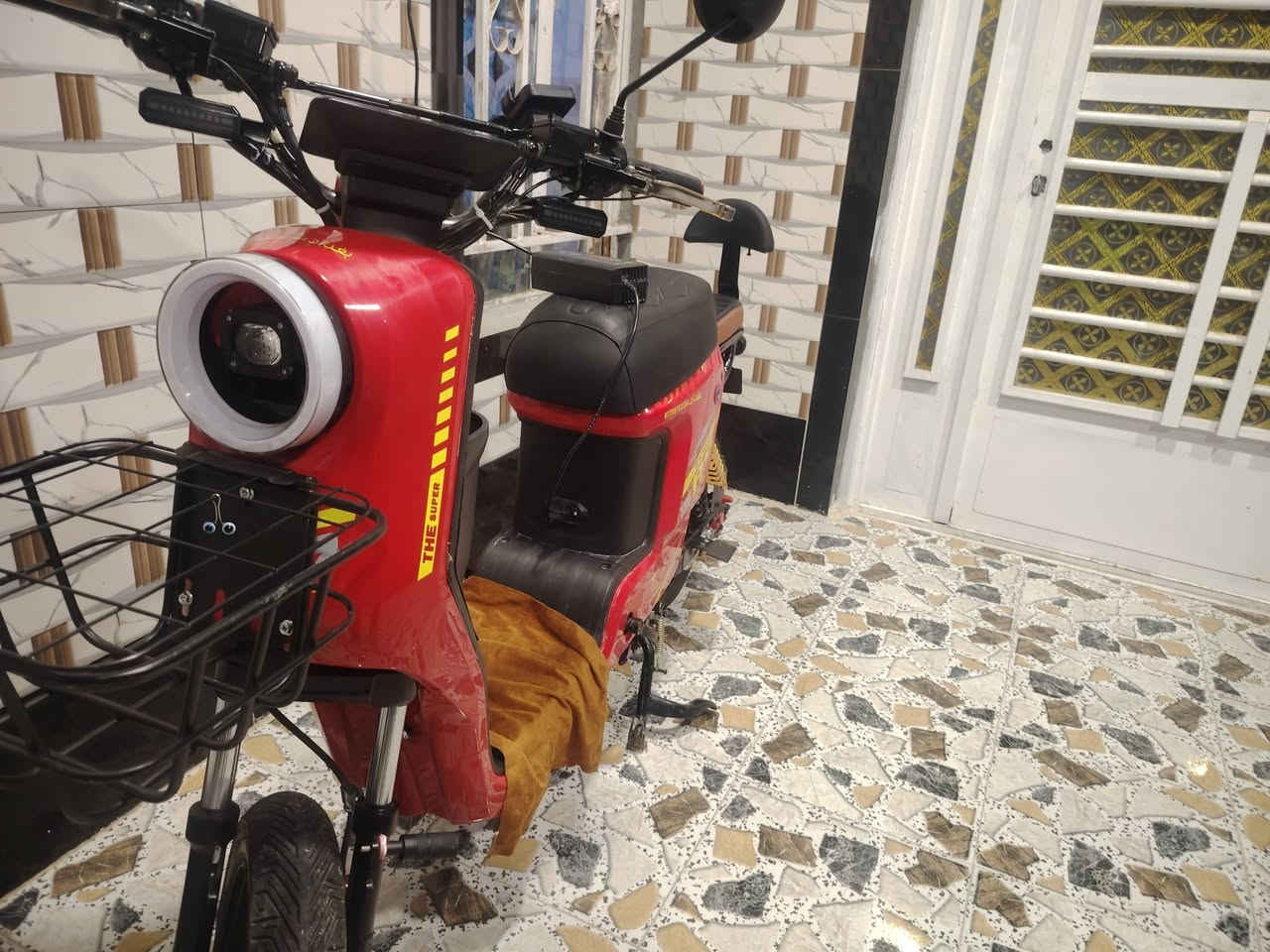 سلام عليكم دراجه شحن للبيع R9 جديده قبل فتره اشتريته فتح كارتون لسعر 450 بيهه مجال قليل لشراي يراسلني
رقمي ***********
   العنوان محافظة واسط قضاء الصويره
موصفات الدراجه ⏬

موديل 2024 للبيع
 عقل زيرو وملف زيرو والكفرات ما بيهم أي شي 
الدراجه ماشيه 4000 فقط حقيقي

مواصفاتها

بصمات ثنين تشغيل عن بعد + مانع سرقه قفل وفتح +سويجات ثنين وياها

اشاير يمين يسار شغاله

لايت ناصي LED دائري + لايت عالي ابيض زنون

 4 سرعه . السرعة الكامله 99
5 بطاريات تمشي بل شحنه الوحده من 33 إلى 35 كيلو
 الشاحنه والبايدرات الاصليه موجوده

الدراجه جديده بمعنا الكلمه وناعمه كلش تجي تفحص وتشوف بعينك مكاني محافظة واسط قضاء الصويره الدراجه سعرها 450 الف وبيها مجال
