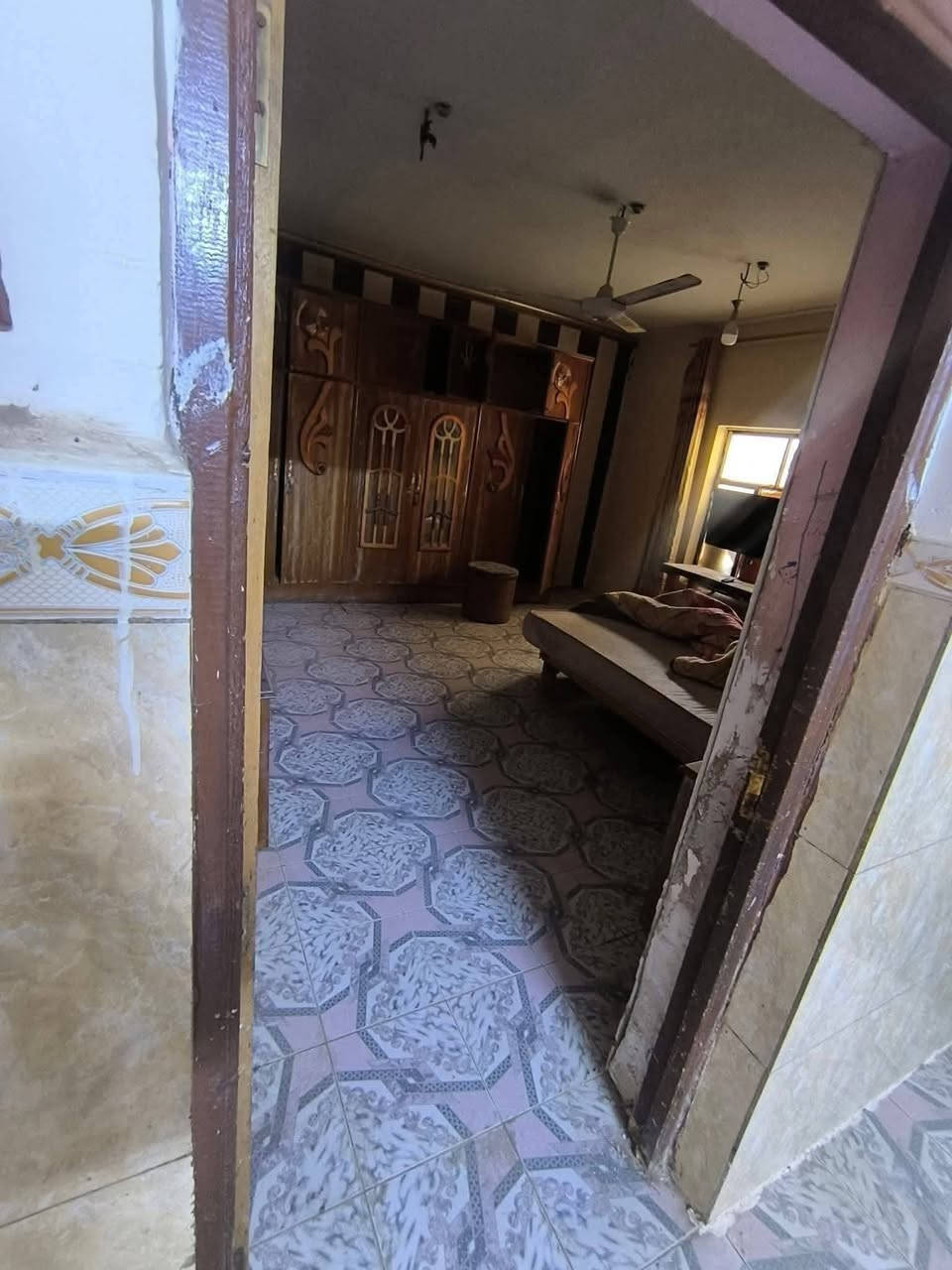 �#دار_للايجار📍 العنوان: أم الخيل – قرب مدرسة الذُرَى،

🔹 الدار مؤثث بالكامل ويحتوي على:
– غرفتين نوم
– صالة
– مطبخ مجهز بالكامل (مثل ما موضح بالصور)
– صحيات
– استقبال
– كراج سيارة 🚘

🔹 الطابق الثاني:
– غرفتين نوم
– سطح واسع

💨 يحتوي البيت على 6 سبالت + مكيف واحد + مبرده و مراوح سقفيه عدد 3
—————————
▪️ #نستقبل_جميع_عروضكم
———————————————————
 #للاستفسار 
او مراسله الصفحة أو واتساب او الاتصال ع الأرقام التأليه 
   ***********
https://wa.me/message/54I3LYHRG7YFG1
#العفلوگي_للعقار_اكبر_بيج_عقارات_في_الديوانية
#بيت #دار #عقار #ارض #الديوانية
