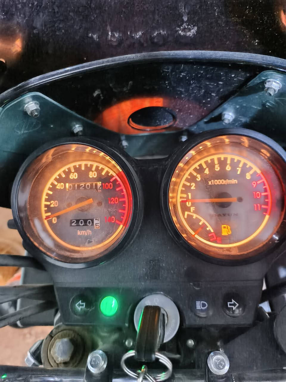 سلام عليكم دراجه دايوان ٢٠٢٣ كاسره من الكارتونه ٢٠٢٥ ماشية ١٧٠٠ يعني أخت الزيرو سعره قفل ٢٦٠٠ مكاني بغداد هاتف *********** رقم بغداد باسمي
