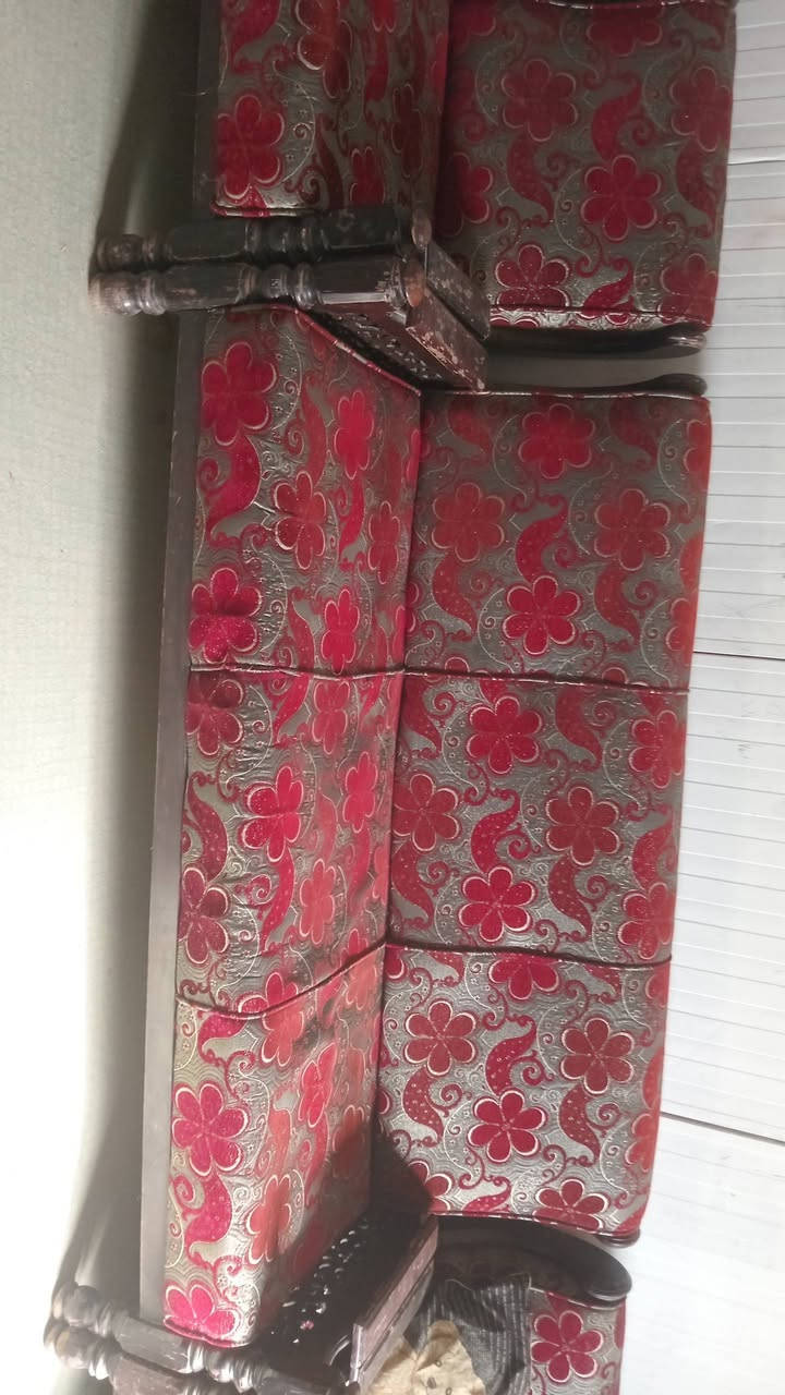 السلام عليكم تخم للبيع زان مصري تكمه   مابي اي ضرر 10مقاعد السعر 200 للاتصال ***********///***********
