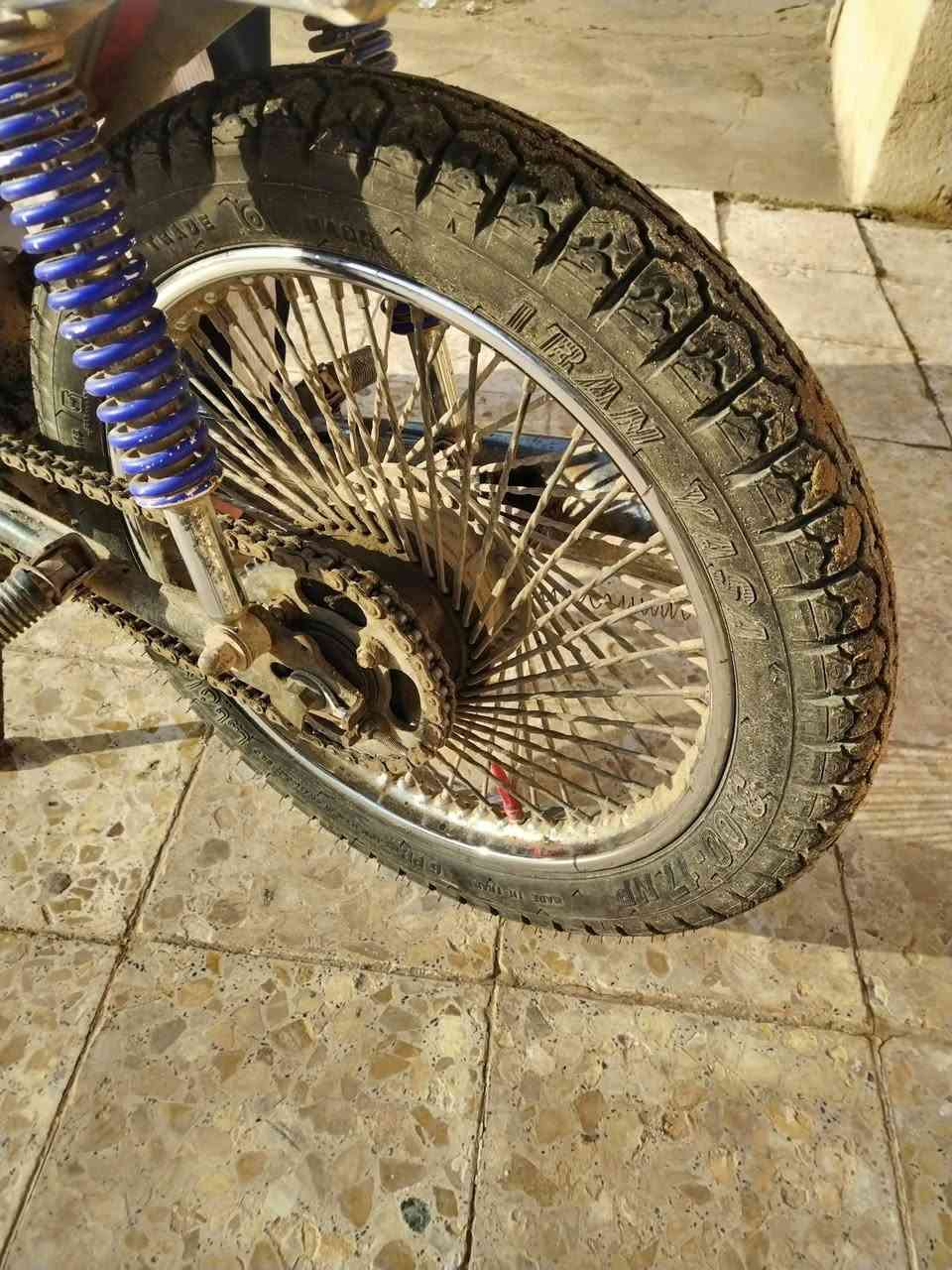 السلام عليكم دراجه للبيع كلك 250 بيها مجال ***********
