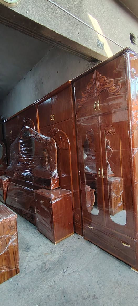 غرفة 6باب ملحق شغل ثقيل السعر 700العنوان موصل شارع بغداد مقابل حمام المامون ***********
