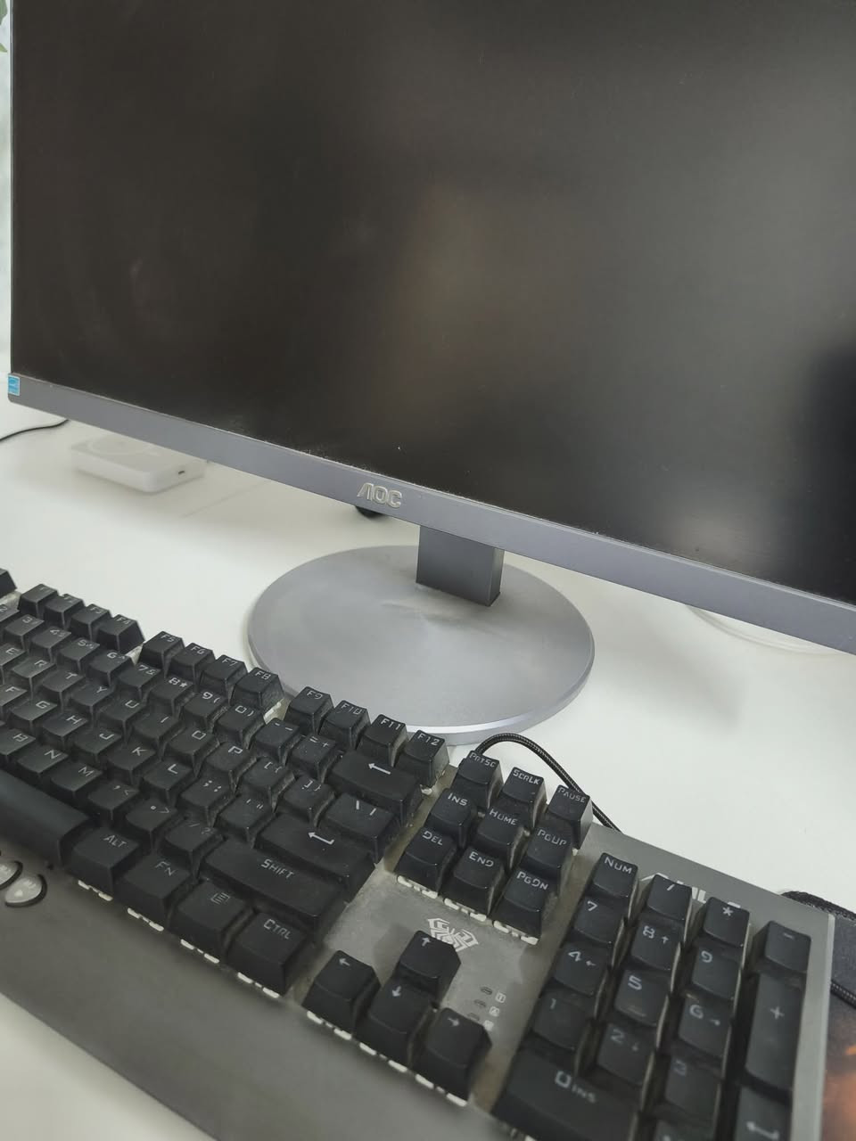 السلام عليكم
للبيع PC Gaming كامل بحالة ممتازة

 CPU: Intel Core i5-12400F 
 GPU: RTX 3060 12GB 
 RAM: 16GB DDR4 
 Motherboard: MSI PRO B760M-E DDR4 
 Power Supply: Rocket 650W

💾 التخزين:
 SSD Lexar 1TB 
 HDD 1TB 
 HDD 500GB

🖥️ الشاشة: AOC G2490 
 
UPS Maxma 2500VA 

 Keyboard + Mouse

الصور بيها كل المواصفات بالتفصيل 
مكاني الطوبجي 
***********
السعر مليون وميه
