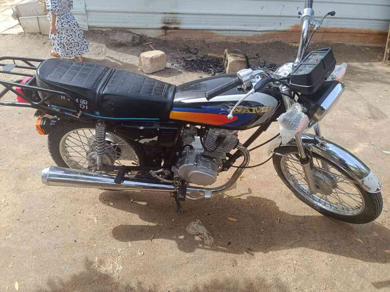 سلام عليكم دراجه نامه للبيع 2025 كلك دراجه كارتون برغي ما مفتوح بيهه السعر 600 قفل قفل مكان ناصريه مركز ***********
