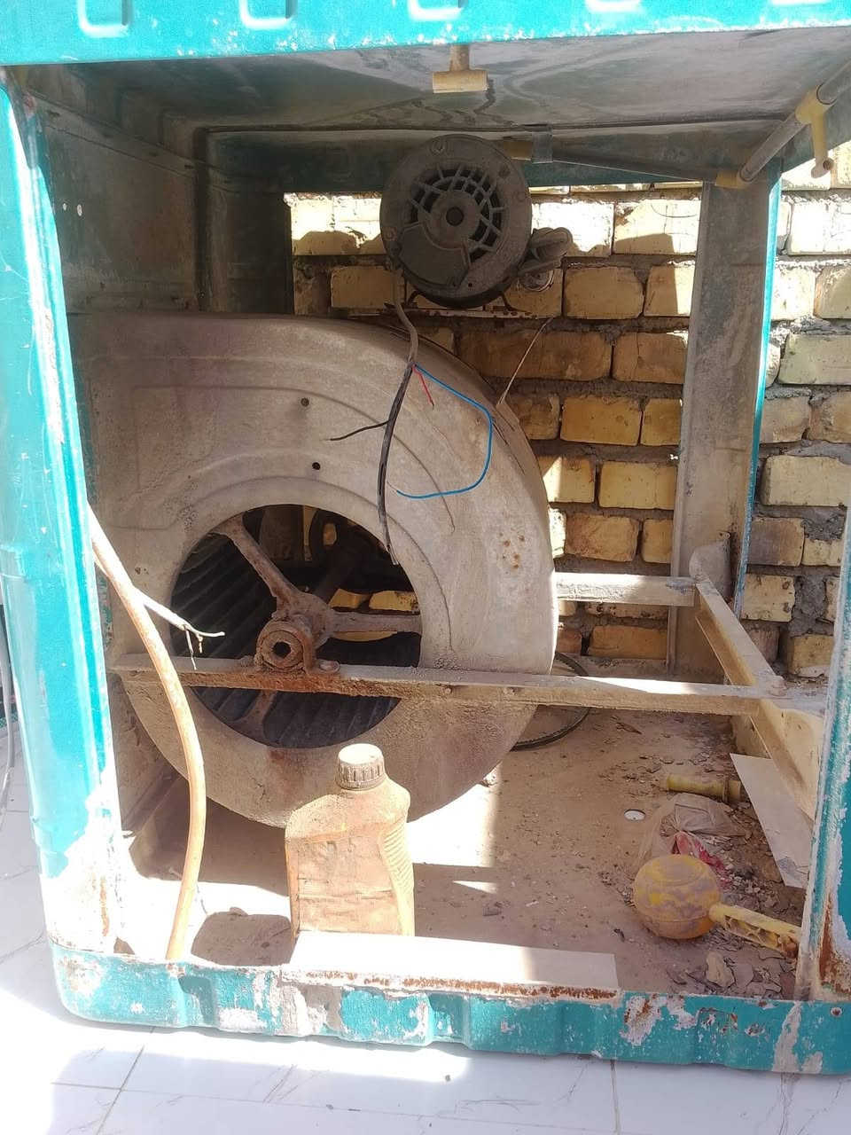 للبيع مبرده نضيفه بس عوزها غسل لماطور ضعيف والمفرغه قياس 40*40 جديده والصاروخيه جديده 
مكاني طشاش شارع الاسعاف راسلني خاص موجود او اتصل ***********
