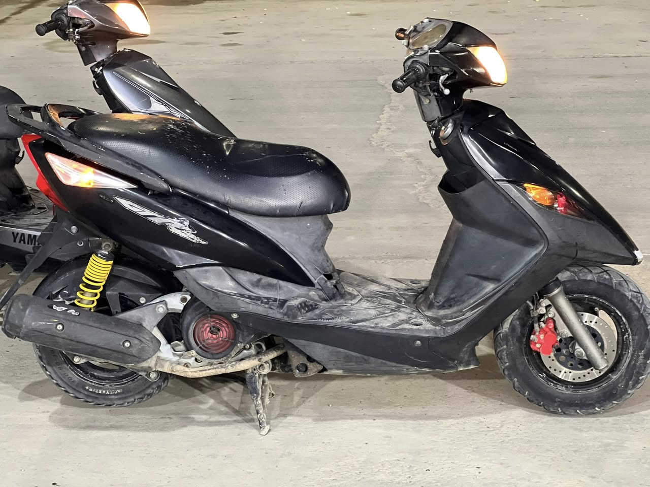 سلام عليكم دراجات ٢ ثعلب  للبيع وسكنس ياباني ١١٠ عزلت المحل وضلن ذني عندي  الي علا باب الله ولي يريدها جناي دراجات نضاف  الله شاهد مكاني بغداد  قرب دائرت  مرور التاجيات تلاثتهن   وبيهن مجال بصيط  ***********واتساب موجود  متوازي عليهن
