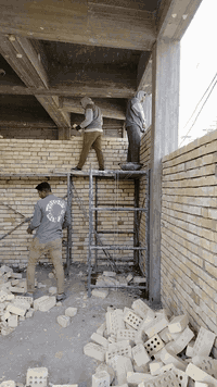 خلفة بناء طابوك + بلوك + لبخ + جص وبورك + تطبيك سيراميك وكاشي + يلزم بيوت مقاولات يعني يسلمك مفتاح 🔑شغل درجة اولا ومضبوط امانت الله الاستفسار اتصل على الرقم ***********👉❤️
