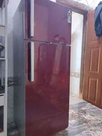 ثلاجه شغاله نضيفه سعره 125 تصال 07728141800