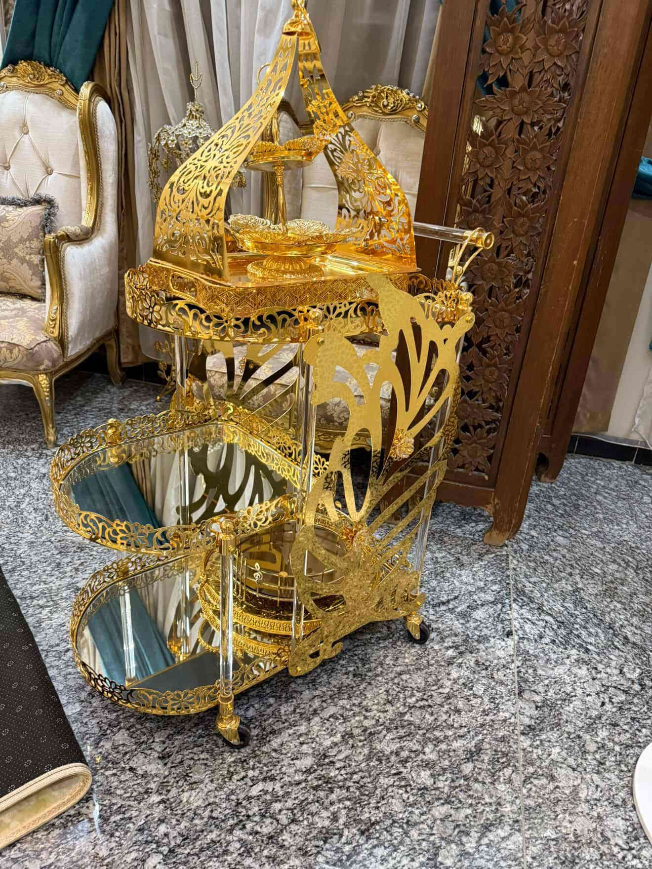 تخم مصري 10 مقاعد جديد استعمال قليل جدا تخم مع عرباتة تقديم مع دلة كبيرة مع سلة تقديم
سعر مناسب جداً 
العنوان السيدية 
الاستفسار ***********
