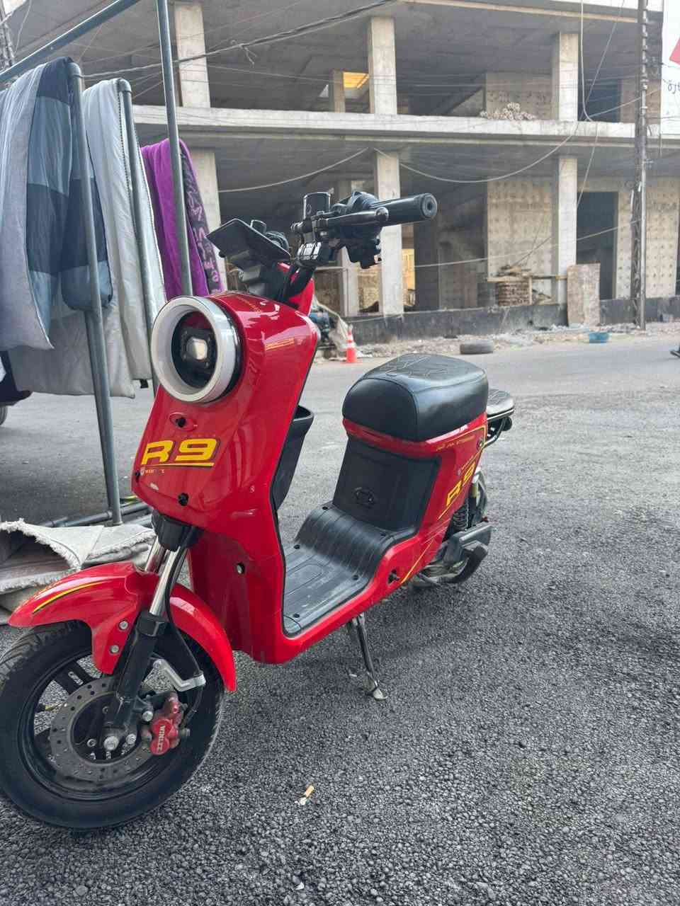 سلام عليكم دراجه شحن R9 موديل25 فول موصفات بطارياتها جدد ام ال50كيلو سعرها400وبيها مجال وهذا
الرقم *********** لتواصل على وات ساب او للاتصال
