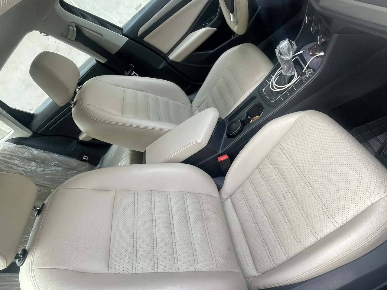 السلام عليكم 
((مكلف بلنشر ))
جيتا فولكس وأكن  موديل 2021 دخول تقرير بدون ضرر شرط الفحص وشرط تحويل من الشرعي 
رقم الماني بغداد لسياره بسمي نص فول 
 ***********5 رقم صاحبها
