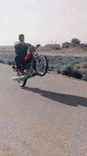 السلام عليكم شباب دراجه اربعه كير للبيع تعميره 25 لدراجه كلك 350 قفل محركه نامه برو ما مفتوحه شلعته تخبل لشراي يتصل *********** مكاني نجف الكوفه
