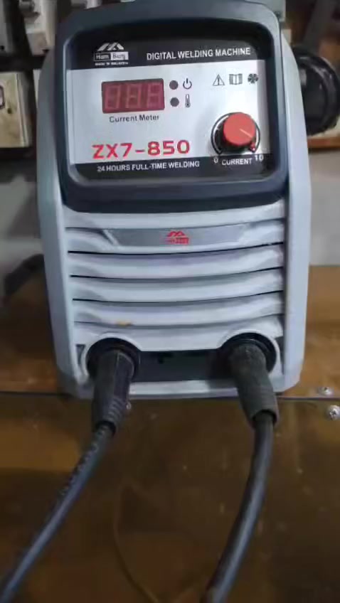 السلام عليكم عرض مميز ماكنة لحام ماليزي باله جديده بدون كارتون. بقن ثلاث قطع فقط. مع عدة ملحقات السعر مع التوصيل 75 الف تلحم واير 2.5 و 3.25 وشرط من توصلك اهرش بيه شليلمانه اذا مهرشت رجعه بيد المندوب


**إذا كنت صاحب هذا الإعلان وتريد حذفه لأي سبب، رجاءا أرسل رسالة إلى الدعم الفني**