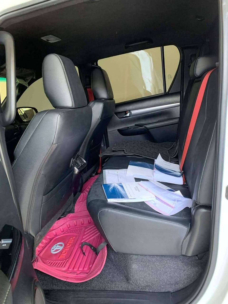 سلام عليكم عندي سياره البيع بيكم جي ار موديل2024 رقم سلمانيه سياره مكفوله كفال عامه ماشيه 20 الف عنوان بغداد ولشراي يتصل عى رقم ***********
