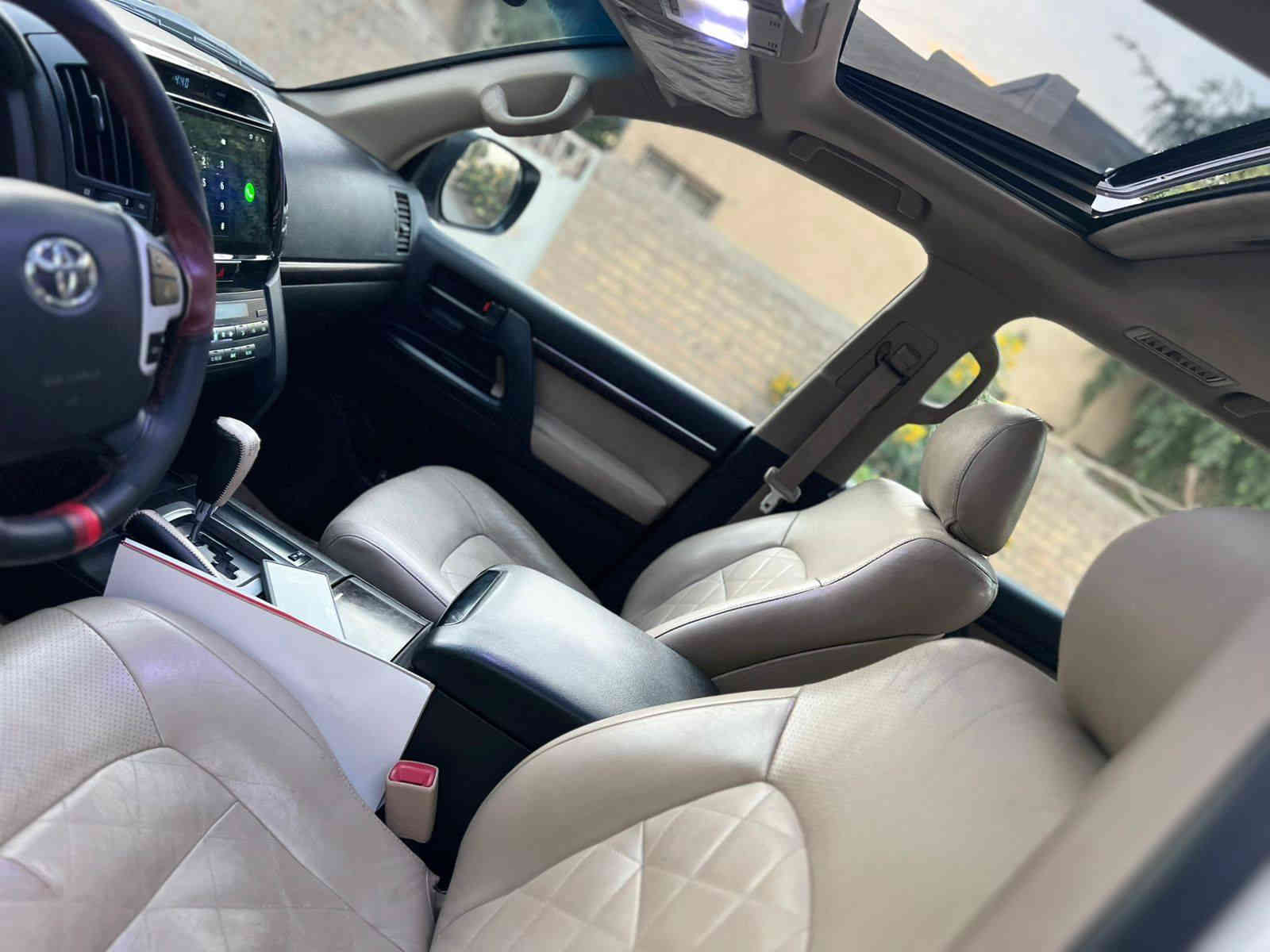 السلام عليكم اخوان لاندكروز موديل 2010 مواصفات ستينيه رقم بغداد سنويه 2028 مشروع وطني محوله رقم نكليزي السياره جديده بمعنا الكلمه  كفاله عامه من كلشي من صبغ وتبديل وبارد وشخوط جديده بمعنا الكمله جاهزه من كلشي مكنيه كير حداديه تخم تاير كهربائيات تبريد تتفئه بحالة الزيرو السياره على وضع الشركه ماشيه 193 حقيقي  نظافتها 100% السياره فول موصفات سلايت تبريد مركزي حساسات زراك لايت حساس امامي خلفي كامره تحكمات ثلاجه كشن جلد بقلاوه شاره مرايه فول فول السعر ب 298 ورقه 
***********
