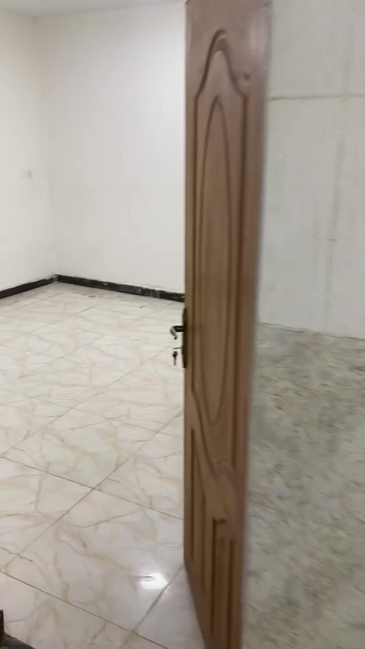 دار للايجار المنصور      بسعر مناسب جدا 
بضهر اسواق الاردن  قريب كلش ع شارع وموقع مميز 
 مساحه 150 متر   3 غرف نوم  وصاله وحمام عدد 2. 
 وايضا غرفة  خزن  وكراج وحديقة 
  الايجار مليون و100 دفع كل ست اشهر 
  للاستفسار ***********
