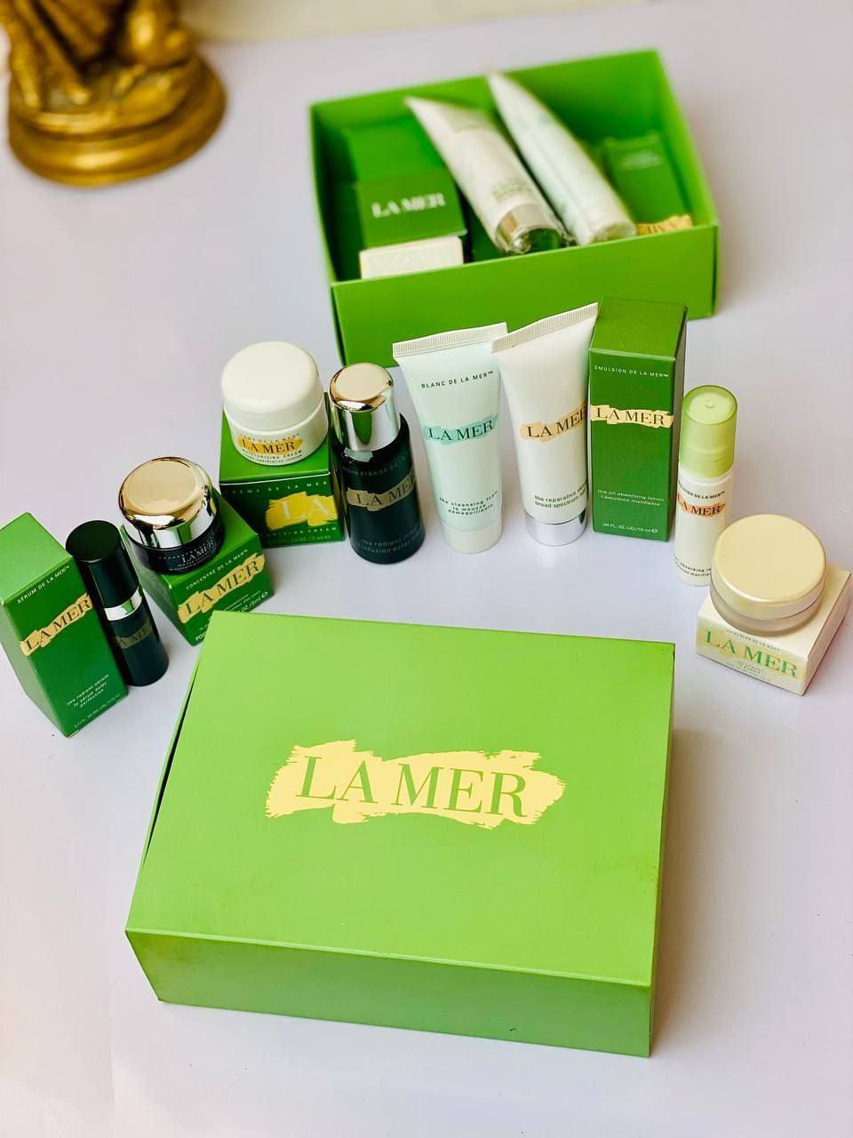 توفر بكج البراند العالمي ماركة LAMER متكون من ٨ قطعه مهمه للبشرة تدعم البشرة التعبانة من مستحظرات التجميل والكريمات المضره بالبشرة ستلاحظين الفرق من أول استعمال

مكون من 👇:-
✔️1-كريم تحت العين للتخلص من الهالات السوداء 
✔️2-كريم مرطب لإصلاح تلف البشرة 
✔️3-سيروم مرطب بعمق للبشرة 
✔️4-سيروم مكثف مجدد للخلاية
✔️5-واقي شمس حماية 30 SPF من الشمس
✔️6- باودر الامتصاص الدهون بسرعة 
✔️7-مرطبة للبشرة الجافة والحساسة
✔️8-غسول رغوي ينظف البشرة بعمق 

⭕تساعد هذه التركيبة الحاصلة على براءة اختراع والتي تحتوي على خلاصات تعمل على تقوية وحماية حاجز رطوبة البشرة بحل جميع مشاكل البشرة 

✅بكج La Mer  يُرطب البشرة بقوة، مصنوع من الهيماتيت والمعادن المشحونة مغناطيسيًا، للمساعدة في إخفاء الهالات السوداء وتغير لون سطح البشرة والمظهر غير المتجانس. ويخفف مظهر الخطوط والتجاعيد. مع مرور الوقت، سيضفي الكريم على بشرتك مظهرًا أكثر صحة ونعومة وتوهجًا. ويعمل هذا البكج القوي المضاد للشيخوخة على تحسين علامات الشباب الرئيسية للبشرة يعطي إشراقة ومرونة وثبات لون البشرة ونعومة 

✔️"جمال بشرتك يستحق الأفضل، جربي الآن العناية التي تحتاجها بشرتك لتصبح أكثر صحة وحيوية.
#الاصلي المنشأ امريكا 🇺🇸💯"
سعر البكج ١٠الالاف


**إذا كنت صاحب هذا الإعلان وتريد حذفه لأي سبب، رجاءا أرسل رسالة إلى الدعم الفني**