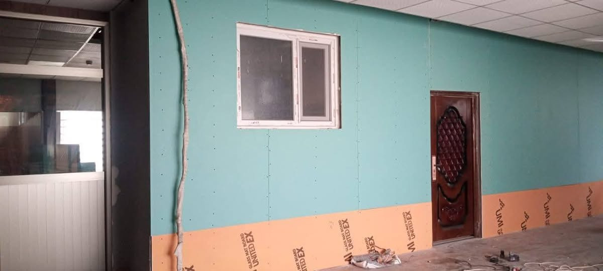 سلام عليكم متفرغين خلف خلفة سقوف ثانية وجداران وجبس بورد وخلفة صبغ غرف و واجهيات شغل دراجة اولى بسعار مناسبة والي ماعده يشلع عيونه العمل داخل احياء النجف والنواحي اي استفسار خاص او واتساب *********** وشكراً لكم
