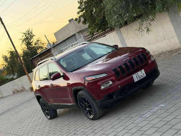 جيب جراند شيروكي 2016 للبيع السعر ٩٥ ورقه قفل قفل مكينه ٦ سلندر سياره جاهزه وجديده بيها خمس قطع صبغ ابيع حزام بدون دواخل رقم بغداد تحويل مباشر مكاني بغداد العامريه *********** بغداد
