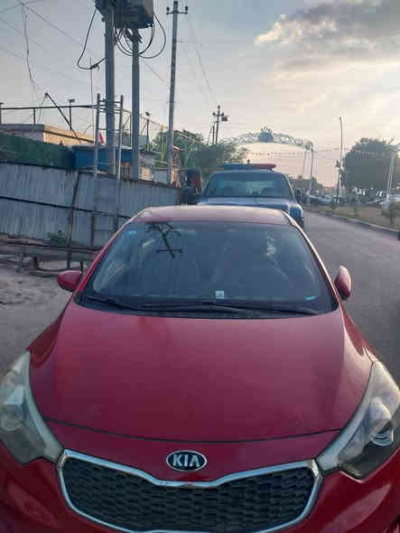 السلام عليكم اخواني سيراتو ١٥ رقم بغداد محرك ١٦٠٠ مكفوله من الصبغ عدا شبر بدايه البنيد عالبارد السعر ١٢٥ عنوان بغداد مدينه الصدرقطاع ٤ رقم الهاتف ***********
