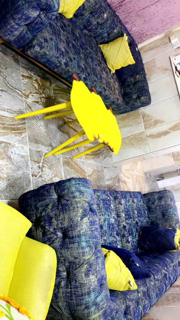 تخم تركي ماركه اصلي خشب زان سفنج سوفت ظغط عالي نظافه ١٠٠/١٠٠ قماشه درجه فولى اخو جديد ويا طبلاته ٨ مقاعد مكان دوره *********** واتس بغداد, العراق
