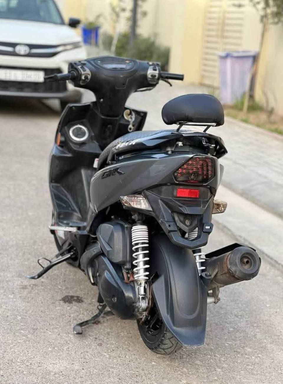 إسلام عليكم جي تي ار للبيع نوزل طلاعات سكليتر حساس ويل كب اسود الدراجة كفالة عامة المكينة قوية وصارلهة ٣اشهر من نزلت من الرمبة  للبيع السعر خاص مكاني تقاطع درويش *********** تاخذ من باب البيت وراح اتشوفةبيش نزلتهة   ..
