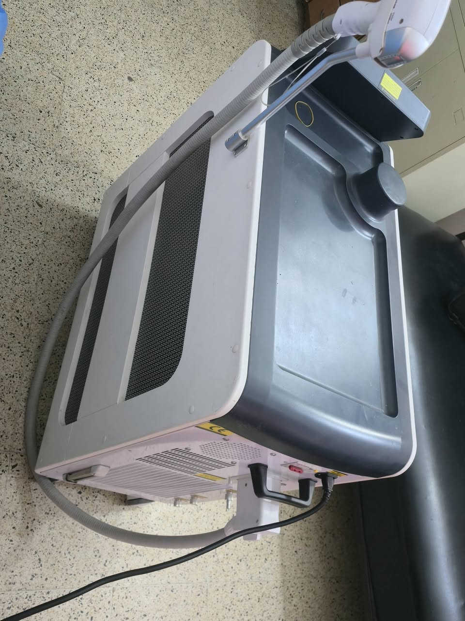 السلام عليكم 

متوفر جهاز ليزر كانديلا جنتل برو ماكس ثلجي للبيع 
استخدامه قليل والجهاز جديد 
وعدد ضربات مفتوح 
المهتم 
***********
