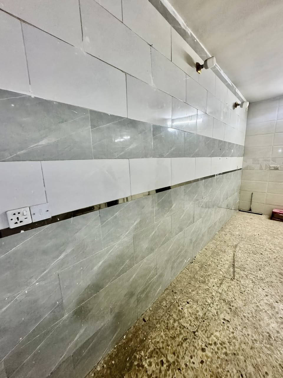 🔸 دار #للايجار ✅
65 متر بناء سنة 2020 نضيف مرتب 🔑كامل مكمل

🔸الطابق الارضي1️⃣: كراج واستقبال ومطبخ حار وبارد كبير وصاله كبيره وصحيات
الطابق الثاني2️⃣: غرفتين نوم كبار وبلكونه 

🔸موقع ممتاز📍الشعب مقابيل مطعم حجي عادل 
على شارع السايدين الفرطوسي ( شارع عريض )
 
🔸السعر الايجار : نهايته 500الف قفل رجاءا بلا احراج

🔸مع الدار #محتويات تبقى بالدار للستخدام وللستفاده  ماطور ماء +سخان + تانكي + واير سحب وجوزه كاملات مع واير انترنيت +محتويات وكهربائيات الدار 
#ملاحضه التاكد من قراء المنشور قبل لاتتصل وتتعنه  هل يناسبك او ميناسبك كافا التفاصيل مذكوره واضحه مع الصور تحياتي للجميع

معروض بمكتب ابو علي الدراجي للعقار 🏛️
الشعب-نهايت شارع الصحه-مقابيل كرزات ركن الصحه 
*********** 📞
*********** 📞 
 *********** 📞
