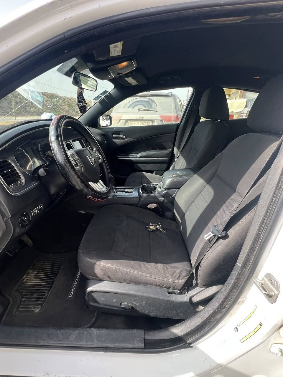 2012
ضرره جامرلغ امامي وباب امامي ايمن السايق فقط 
وبيه بعض الخدوش 
عارضهه140  وبيه مجال 
***********  قضأ بلد
