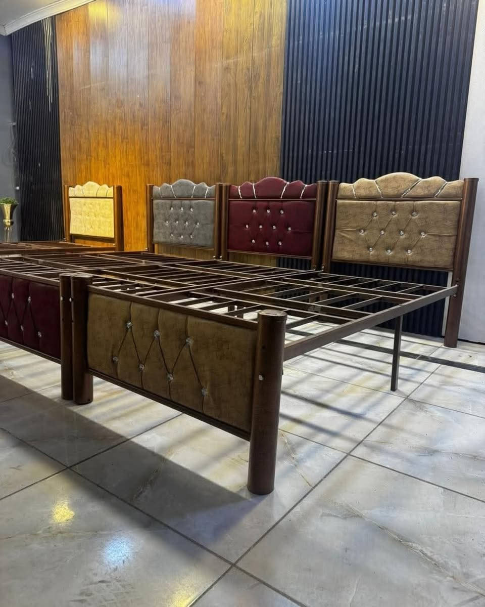 سرير شغل عراقي 🇮🇶 صنع في #العراق قوة متانه ضمان كوالتي عالي يتحمل اوزان ثقيله 
✨ دوشمة مخمل وتر بروف ضد الماء
🛠️ حديد صبغ حراري قوي ومتين
🎨 متوفر بـ 4 ألوان عصرية
🦵 تصميم ثابت بـ 6 أرجل
🚚 توصيل متوفر داخل بغداد وجميع المحافظات
للحجز والاستفسار 📩
مراسلة الصفحة مباشرة
#سرير_عراقي #شغل_معمل #جودة_عالية #دوشمة_مخمل #اثاث_منزلي #توصيل_لكل_المحافظات ***********
