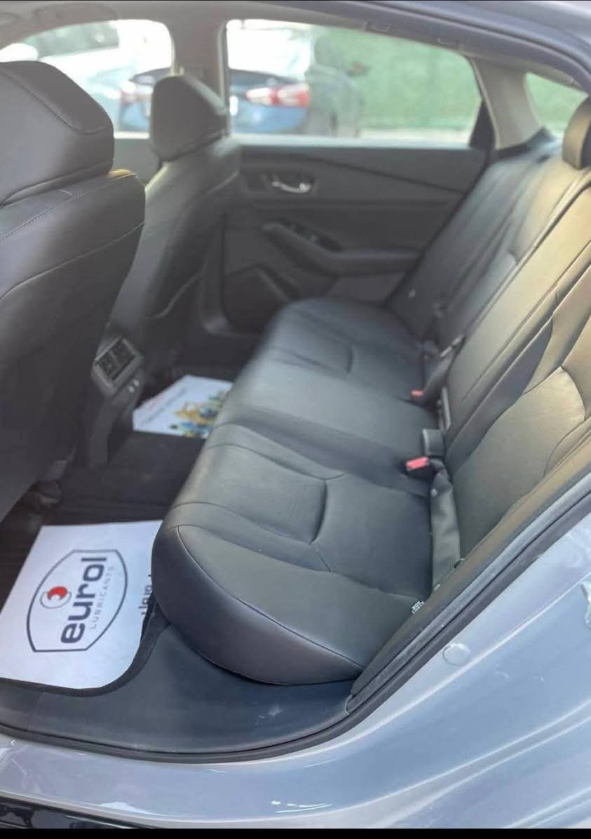 السلام عليكم .
هوندا اكورد هايبرد 2025 للبيع ماشية 1000 ميل السيارة فئه تورنك اعلى فئه فول مواصفات بالكامل صور حادث السياره موضح بالصور وبدون شواصي وبدون لغد وبدون كص حوض وما بيها اي قطعه تبديل كلها ليبل واحد السياره مصلحه تصليح درجه اولى وجاهزه وشغاله .
للاستفسار .
*********** اتصال او واتساب
