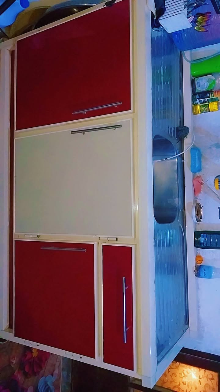 كاونتر وسنك وثلاجة للبيع.ليحب يشتري يتصل عالرقم. ***********
