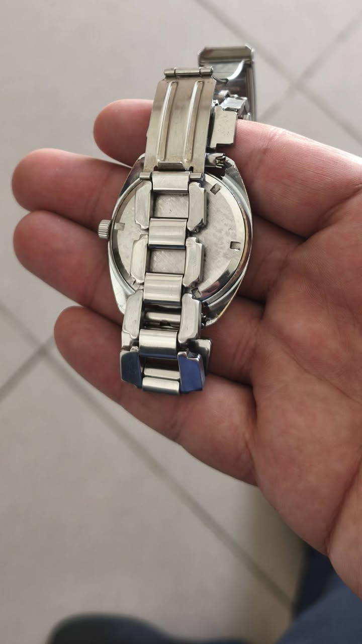 ساعە سوسری نصب تكویك 1969مینا سمینتی رصاصی شغال مضبوط قطر ۳٦مم سعر 100الف


**إذا كنت صاحب هذا الإعلان وتريد حذفه لأي سبب، رجاءا أرسل رسالة إلى الدعم الفني**