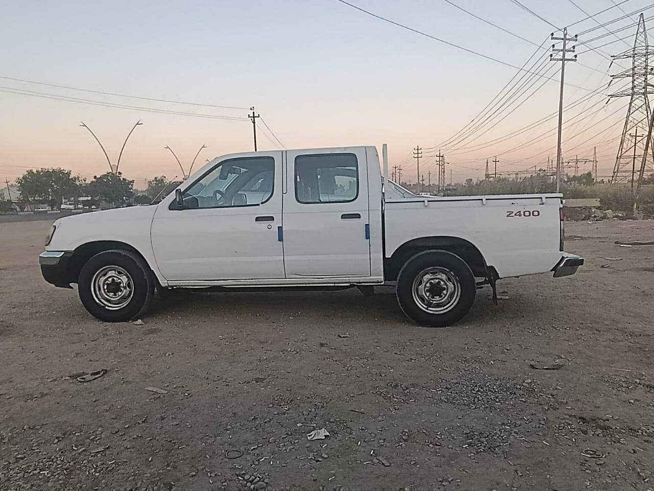 سلام وعليكم سياره نيسان مزاد ديالى سياره كلش نظيفه بلاديه فول تبريد ويه سويج 2003  والمعامله الرقم كامله ***********
