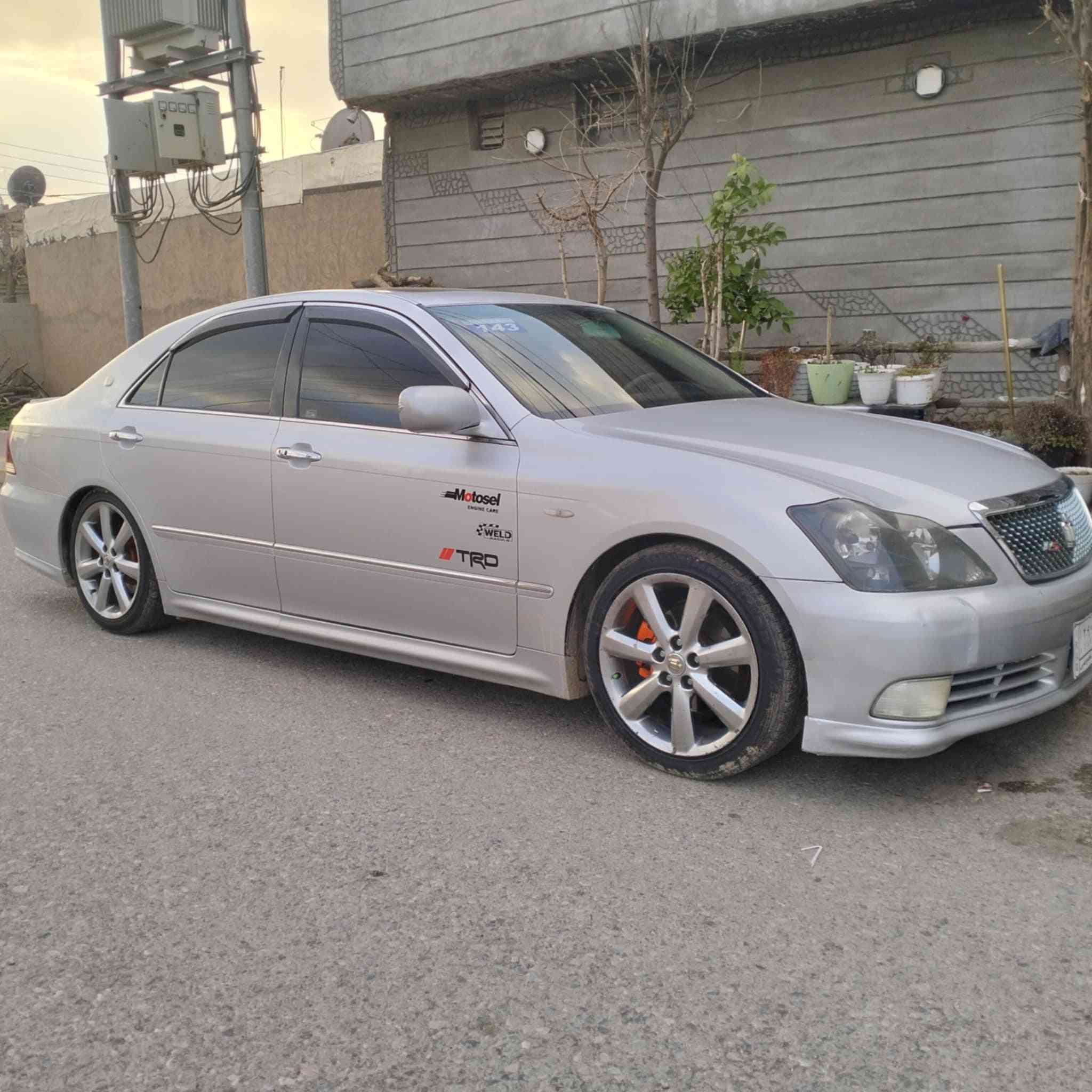 ماشەڵا لەماڵی هموولایەک 
شاهینە 2005 
182 بێدوکەڵ 
جڵدوو هیتەر وو سڵایت
سفرە سەیارەکە 
فول فولە 
بەشەرتی هەمووشتێک 
نرخ....67گەڵاومەجالێکی برایانە 
***********
