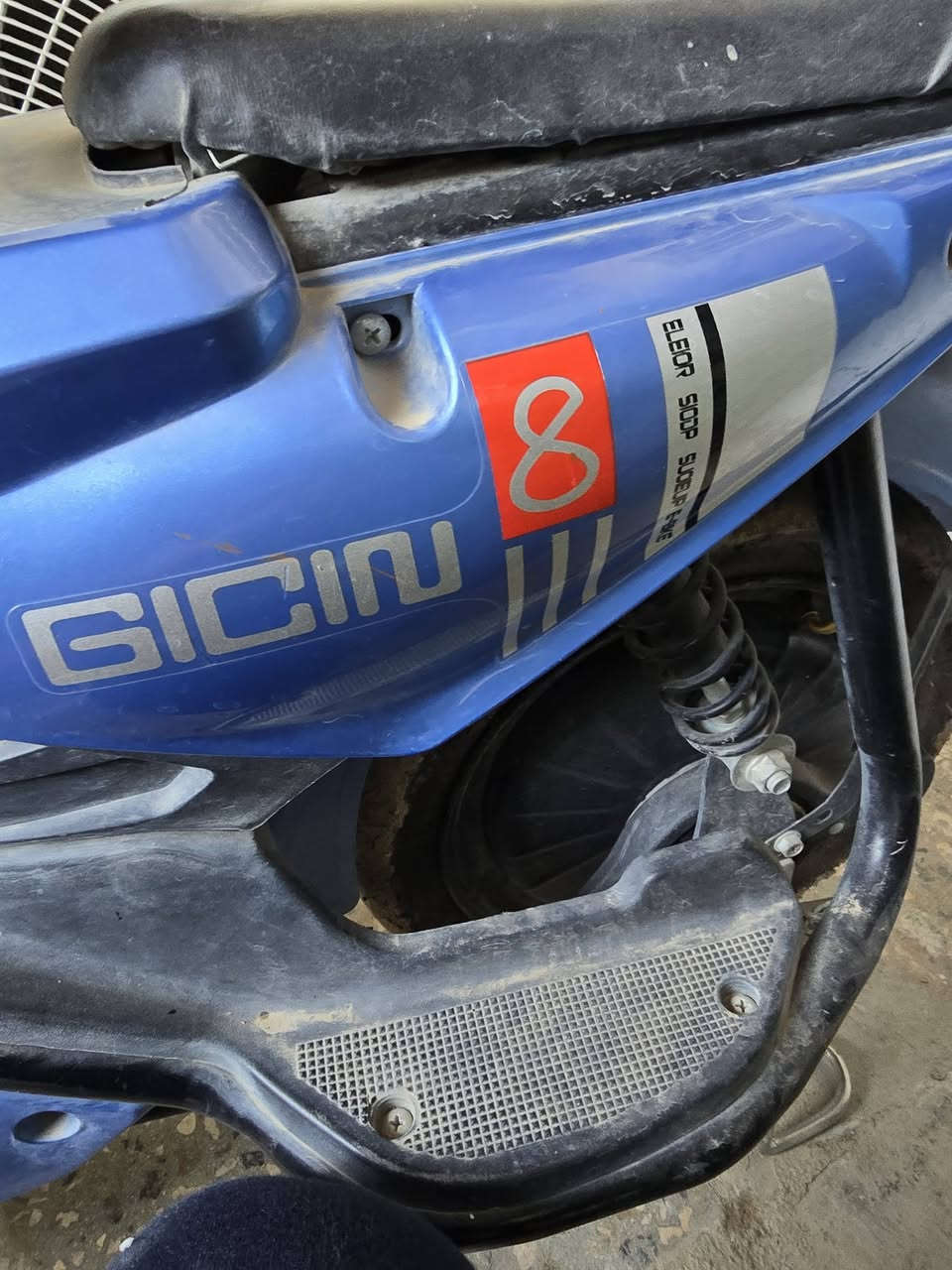 دراجه ٤ بطارية مستعمله قليل اخت الجديده ماخذهة ٤٥٠ الف فقط بيهة ٢ بطاريه ضعيفه سعرهن ٥٠ الف السعر ٣٠٠ الف وبيهة مجال مكان الخالص ***********
