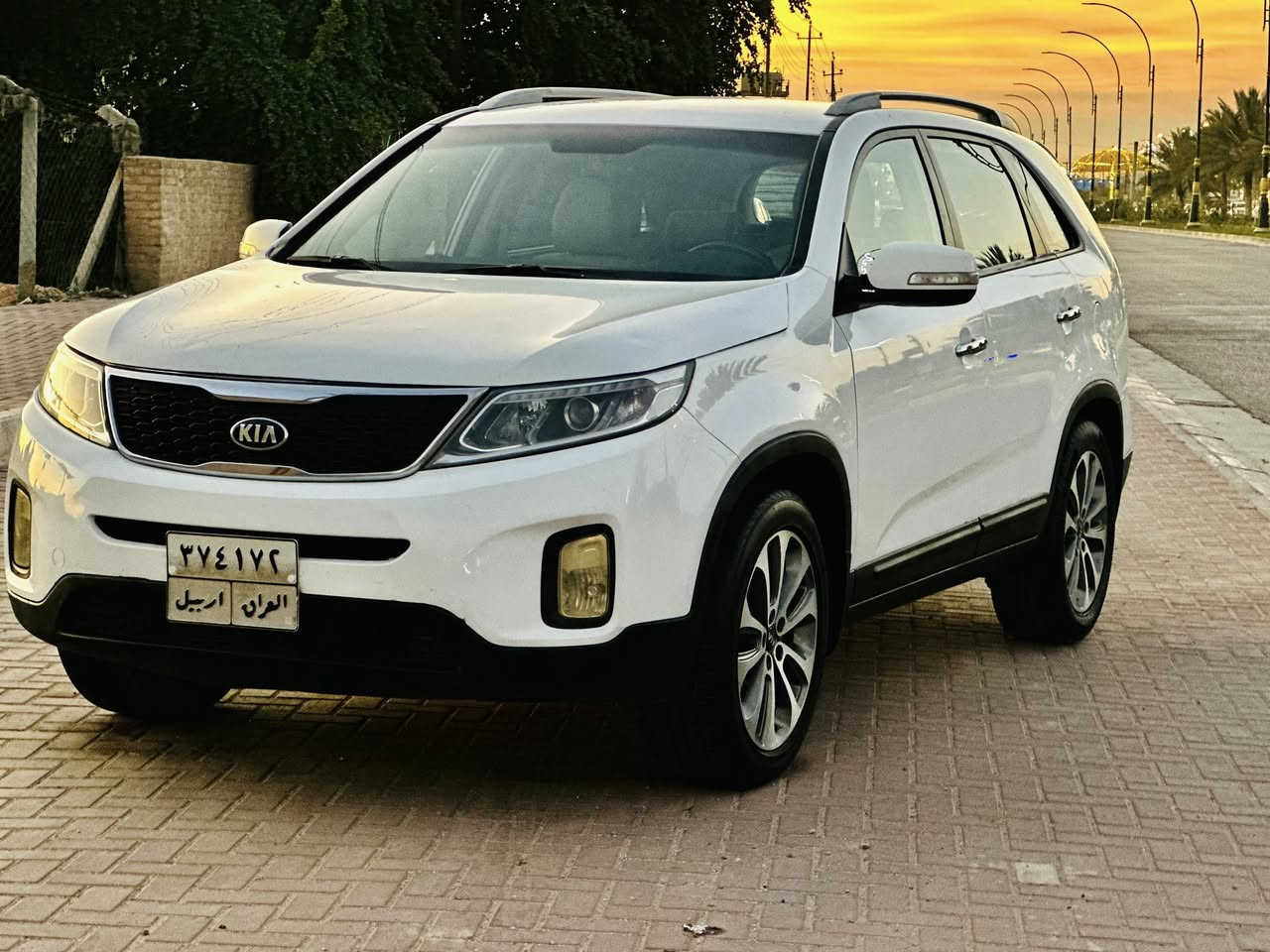 السلام عليكم سورنتو 2015 خليجي سياره بيه جامغ وبنيد فقط
موصفاته بصمه 
نضام ترحيب 
سبعه راكب 
ثلاث قطع تبريد 
اناره داخليه 
تحكمت 
اشاره بل مري 
مري شفط 
مكينه 2400 دوش 
كير مكينه حداديه مكفولة 
سيارع حلوه وجديده 
العنوان. كربلاء 
رقم الهاتف ***********
السعر 147
