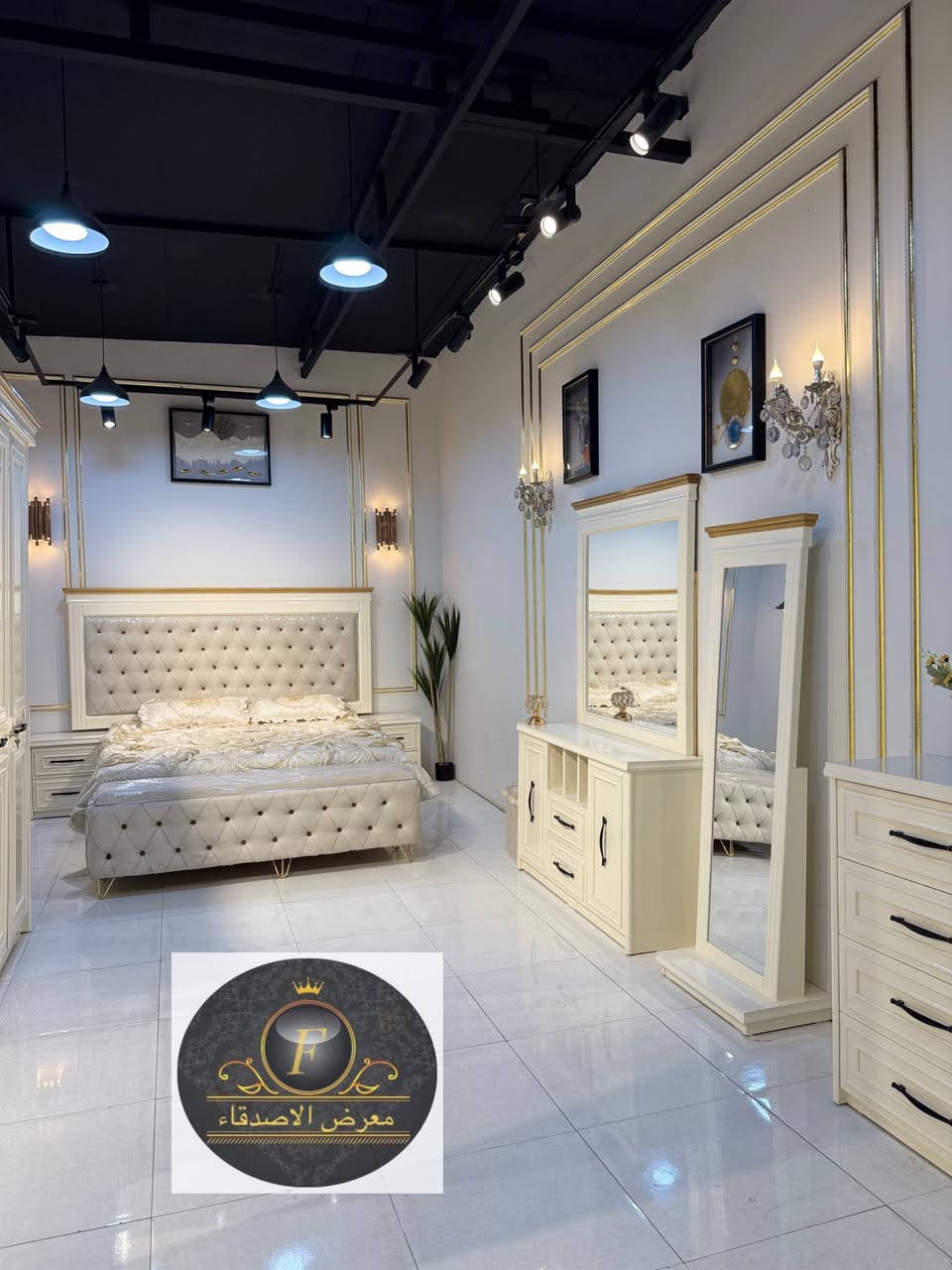 معمل ومعرض الأصدقاء 

‏صناعة العراقي 🇮🇶

موديل فطومه 

السعر مليونين و 900الف  فقط

تتكون الغرفة 
 10قطع 
سچة بلوك بورد 
 داخل (4)ملم صاج طبيعي
  الوجه 8ملم NDF
قبضة الابواب يدة مصري
سچة هودرليك بلوك بورد 
 التفصال الداخلي حسب رغبة الزبون 
نرمادة شريطية على طول الباب 
الزاوية بابين ملحق بارتفاع 2.50 سم
السرير رگم لوح خشب الماني
الظهر چرچوبة برغي 
 أرتفاع الكنتور (2.50) طول(320) 
الزاوية والكنتور ظلع واحد.(430)متر 
الصبغ درجة اولى باللون الاوفايت 
مولاحظة 
 ظمان خمس سنوات صيانة مابعد البيع 
النقل والشد مجاني جميع محافظات العراق

العنوان // بغداد الجديدة خلف جامع سامرائي 

 ***********
***********
