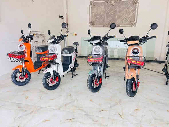 ماطور شحن R9 2026 شركه ولي 
5 بطاريات 32 انبير 

بالقسط المريح (49) الف بالشهر بدون مقدمه 

العنوان/ الشرقاط السوق الجديد 

للاستفسار 
***********
