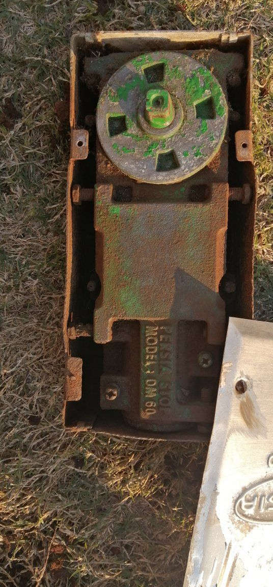 للبيع ماكينة باب زجاج سيكورت أسفل
شغال
***********
***********
خاص مفتوح
