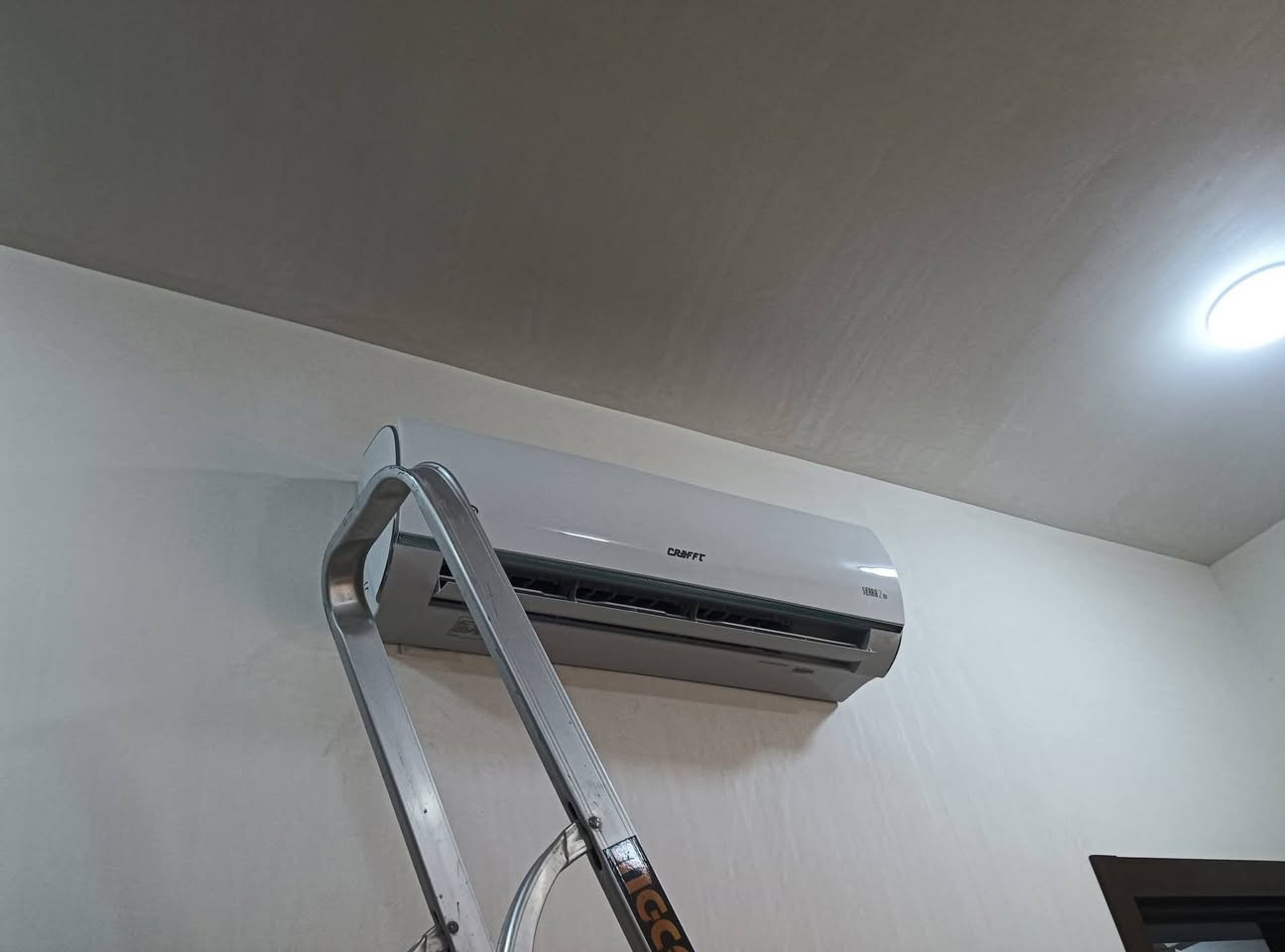 🔥يقدم لكم مركز الثقة للتبريد ❄️☃️ خدماتها🔥
ليش حاير سبلتك وكف سهلنالك الأمر فقط 📱
♻️شحن غاز R22♻️
♻️شحن غاز R410♻️
😍صارت الصيانة 🛠داخل بيتك🏘️ وكدام عينك والي 
يرضيك ونطلع منك وانته راضي👍🏻
♦️تنصيب جميع اجهزه التبريد الانفيرتر والعادي مع عمل الفاكيوم  
♦️تنصيب اجهزه الكاسيت التي تعمل بغاز R410
♦️تنزيل وغسل وتنضيف اجهزه التبريد 🚿
♦️لحام الليك للقطعه الداخليه والخارجية وتبديل أو الغاء عاكس التدفئه مع شحن الغاز الفرنسي وظمان موسم كامل
♦️صيانه جميع اجهزه التبريد الانفيرتر التي تعمل بغاز R410
♦️تبديل كابسترات وكونتكترات 
♦️يتوفر لدينا جميع انواع كارتات السبلت الانفيرتر والعادي 
♦️يتوفر لدينا قطع غيار لجميع السبالت 
♦️صيانه جميع انواع الثلاجات والمجمدات موقعيا 
♦️ صيانه جميع كودات السبالت الانفيرتر والعادي 
♦️تجهيز جميع انواع السبالت الكنتوري والجداري الانفيرتر والعادي وبانسب الاسعار. 
⚠️متواجدين في جميع انحاء الحله 
مهيمن الكبيسي 👇👇
للاستفسار الاتصال او المراسلة ع الواتساب 📲
***********📲
*********** بإدارة مهيمن الكبيسي
