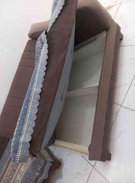 ديوان تركي سرير ومخزن ٨ مقاعد مابي اي عيب نضيفه فول للبيع اي استفسار اتصل *********** خناقين
