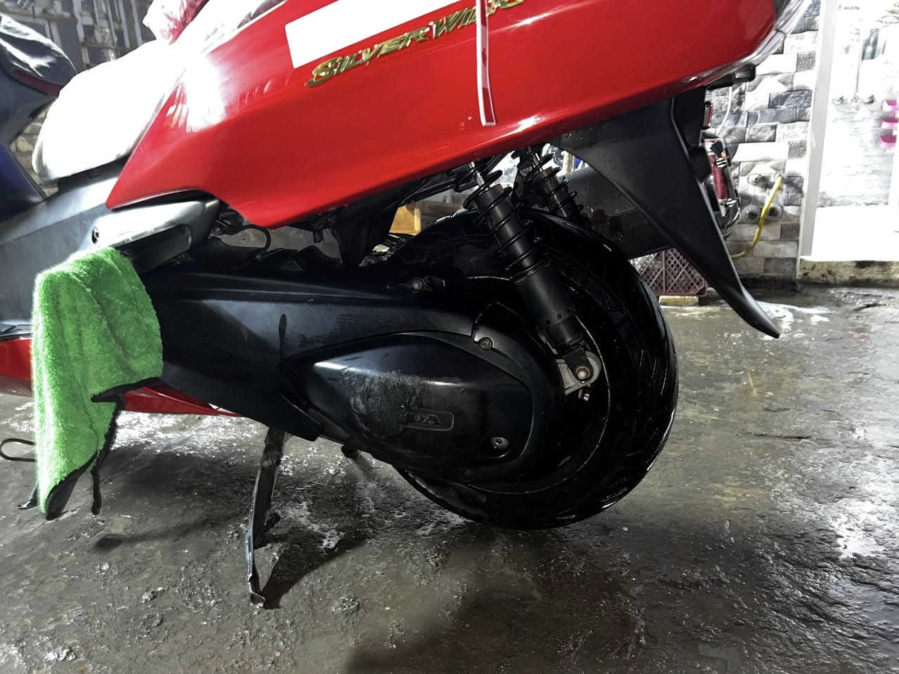 للبيع دراجة سلفر وينگ 600🍒
الدراجة دشبول نفخ تدفاء يدات نظيفة كلش، استعمال شخصي، مكفولة وما محتاجة شي نهائي.
المكينة 600 سي سي مكفولة من الفتح ناعمة ،بطناش شك الكاع.عليهة ادامة كاملة 
خرز كلج امام جدد مالوسي🍒
قايش جديد 🍒
ادامة كلج خلفي كاملة🍒
زوج بلاكات انچيكو جدد🍒
نوزلات ادامة عليهة 🍒
فيت بم جديد 🍒
ماي راديتر موريس جديد🍒
دهن اكسل جديد 🍒
دهن المكينة امزويل  🍒
عليهة منضومة زنون اصلي 🍒
دراجة اخت الرمبة تاخذهة بوجهك لشمال
دراجة مصبوغة لجمالية 🍒

شراي خابر وتدلل

📍 المكان: بغداد العبيدي 
📞رقم الموبايل:***********
💰 السعر:    $17   (قابل للتفاو
