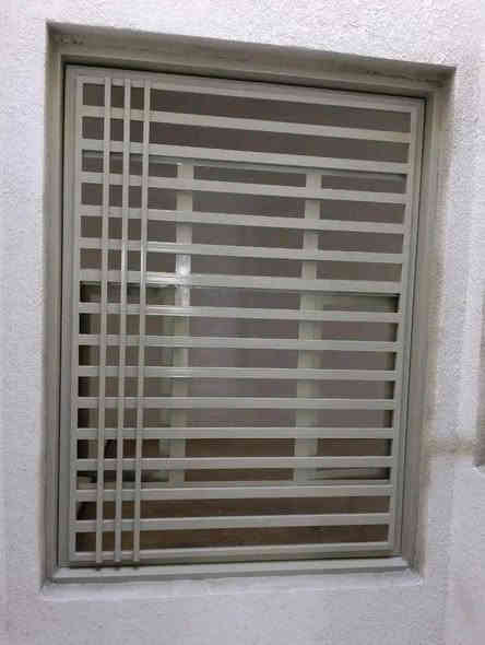 سلام عليكم تفصال باب شبابيك حديد تركي ثقيل 2ملم متر 75لف وذ فريم موجود 60لف حديد ثقيل ***********واتساب ناصرية
