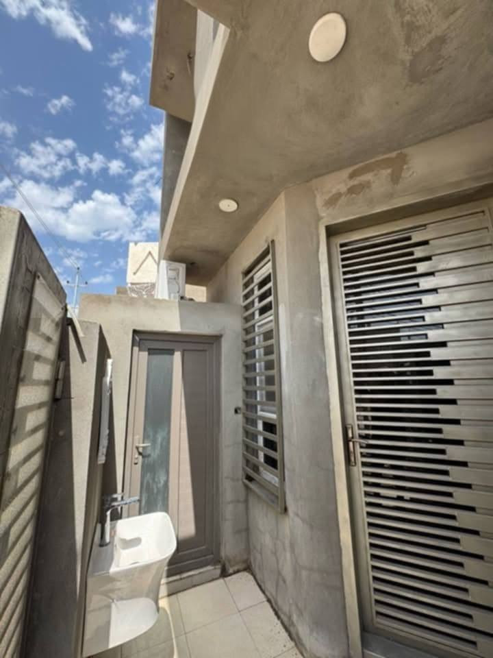 #بيت_للبيع
في #الديوانية #حي_الجامعه
يتكون من 3 غرف نوم ومطبخ مفتوح ع الصاله  واستقبال
مساحته 100 م للاستفسار الاتصال على الارقام التالية *********** أو ***********
او مراجعة مـكـتب احـمـد الموسوي للعقار الديوانية حي الجامعة الشارع الرئيسي بداية شارع 15
#مشروع  #بغداد
#مشاريع   #الديوانيه
#مجمع    #النجف
#طبي      #كربلاء
#عيادات   #بابل
#صيدلية   #الحله
#مطعم   #رمضان
#كوفي
#ترفيه
#گازينو
#مذخر
#تجميل
#مركز
#منزلية
#مطعم
#حيوي
#شركات
#مكاتب
#مقاولات
