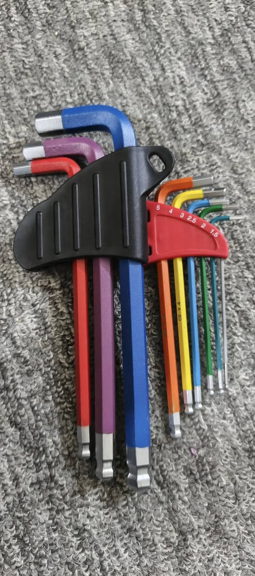 مجموعة عدد قيمه واخذ هيه والتوصيل بس لاتكسر قطع اصلية
***********
